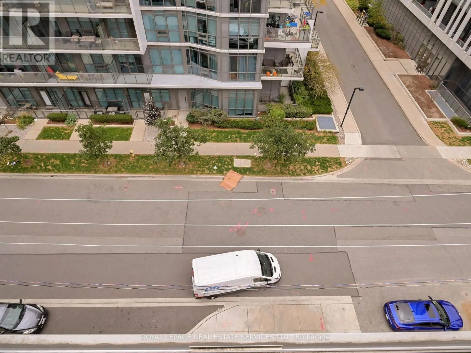 614 - 1195 THE QUEENSWAY