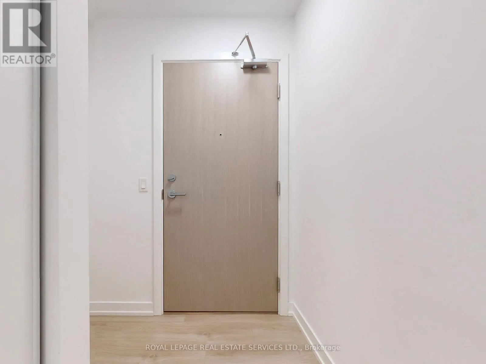 614 - 1195 THE QUEENSWAY