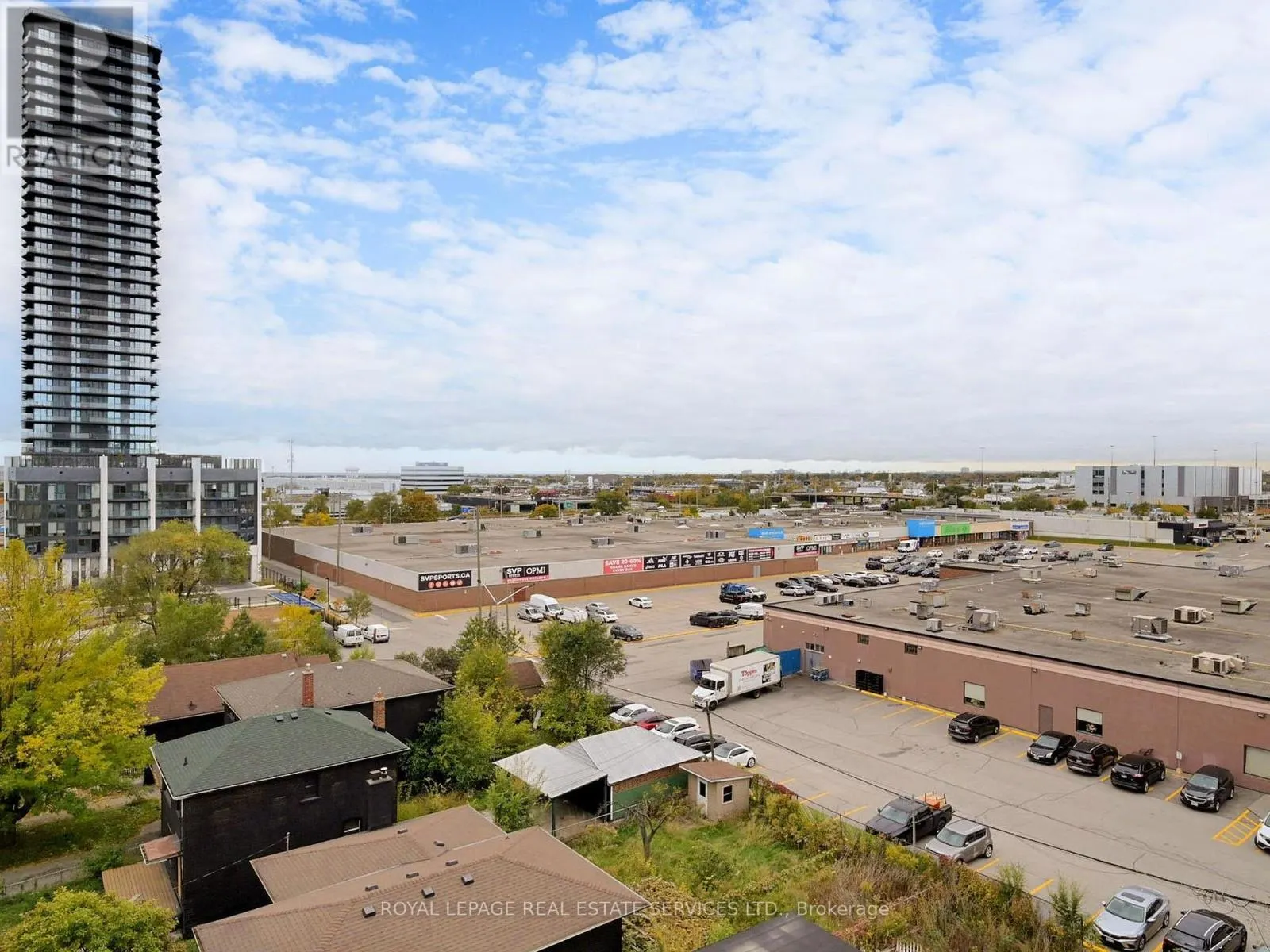 614 - 1195 THE QUEENSWAY