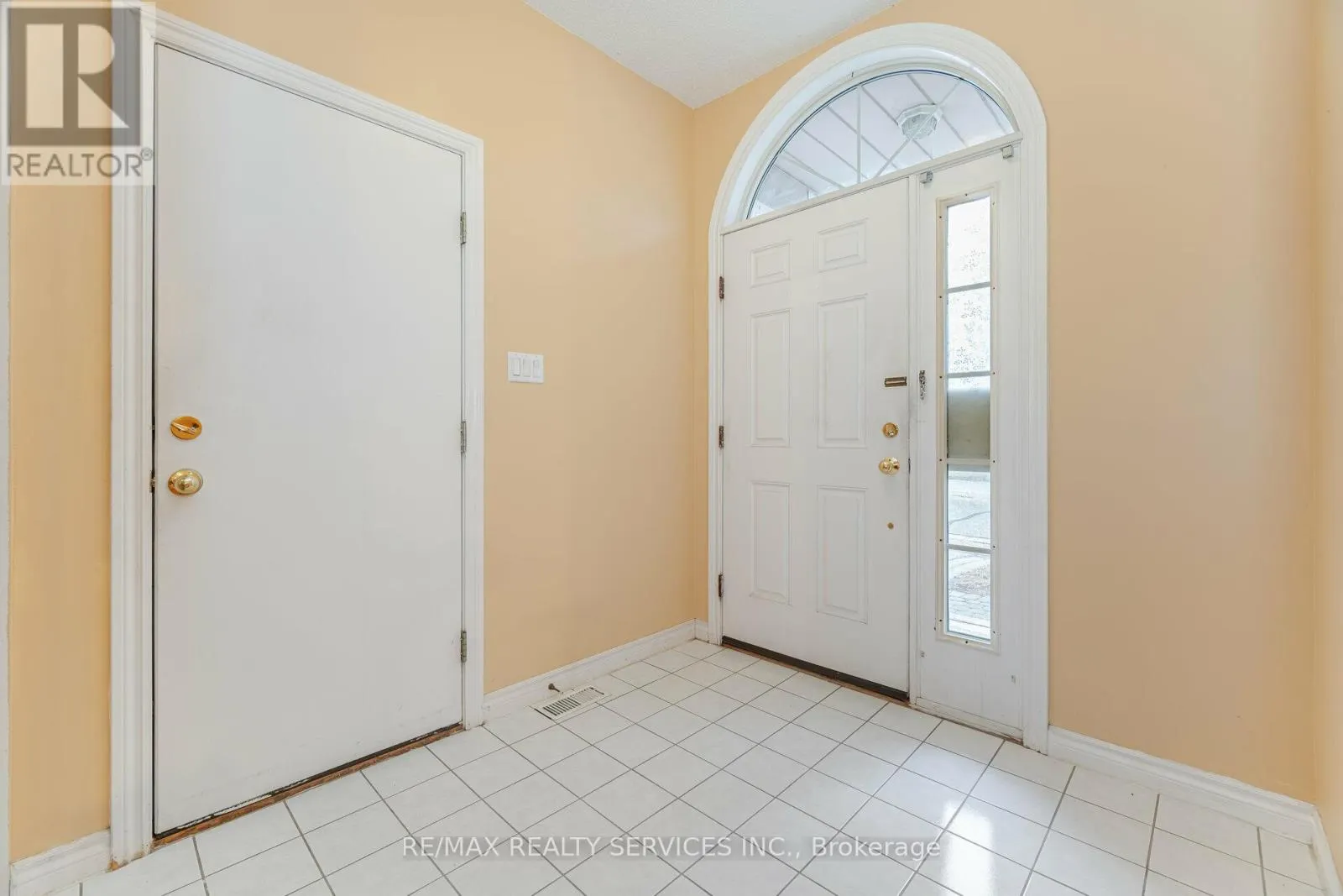 5 - 9 FERNDOWN CRESCENT