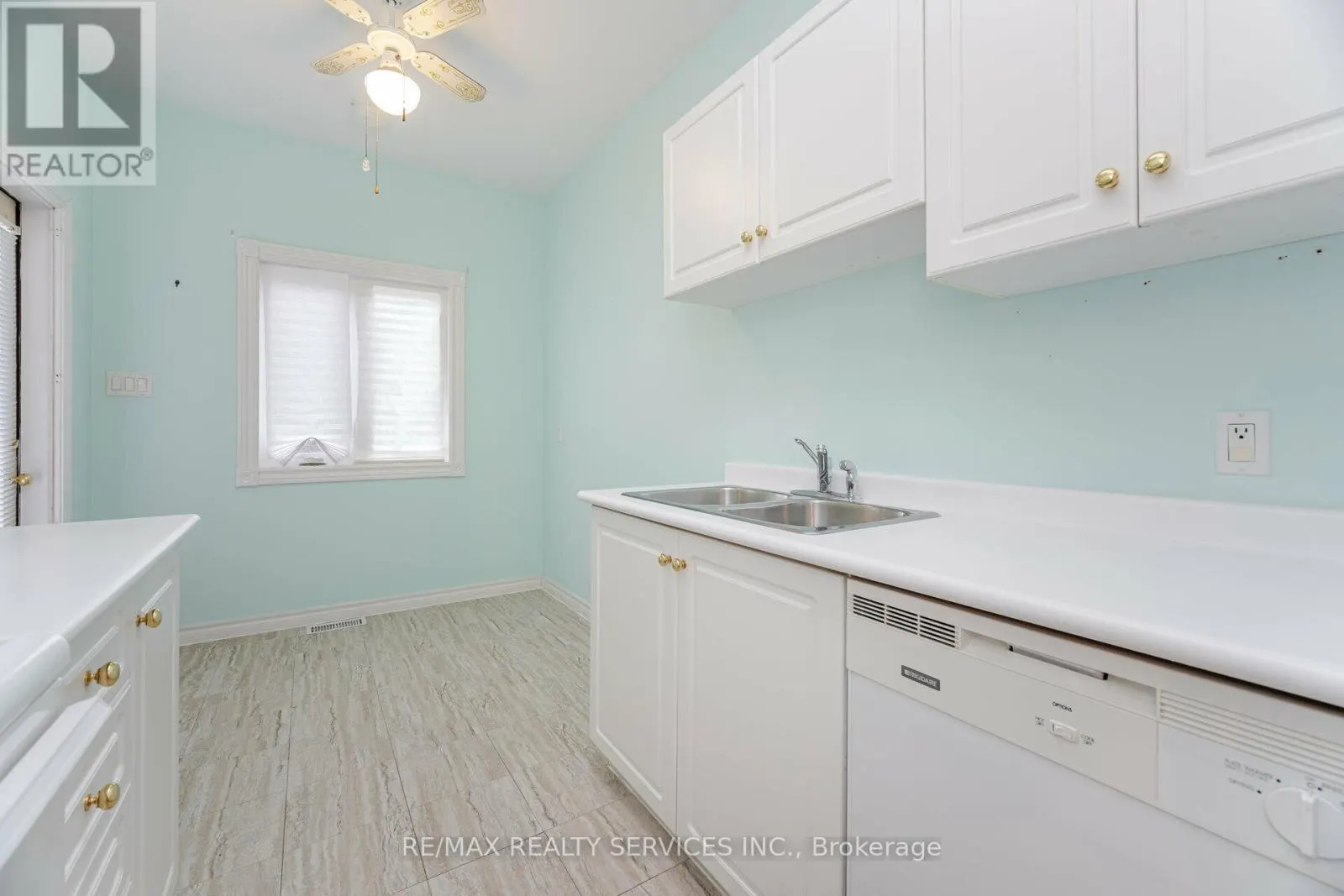 5 - 9 FERNDOWN CRESCENT