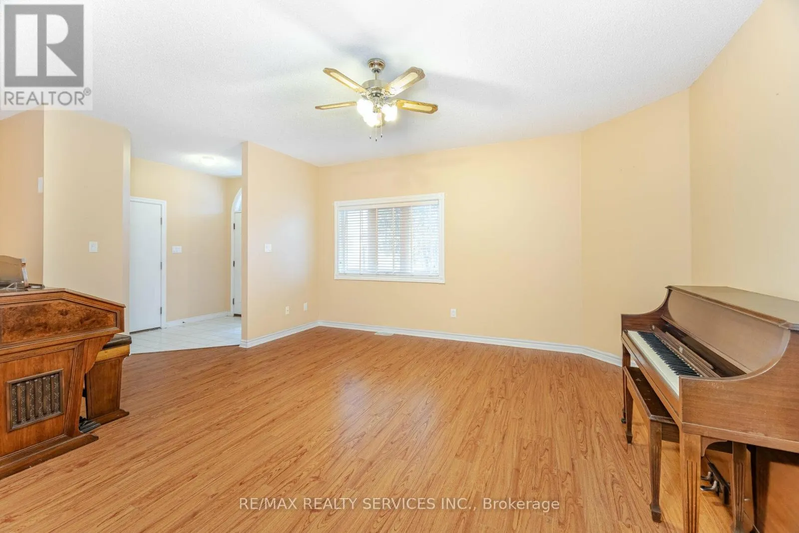 5 - 9 FERNDOWN CRESCENT