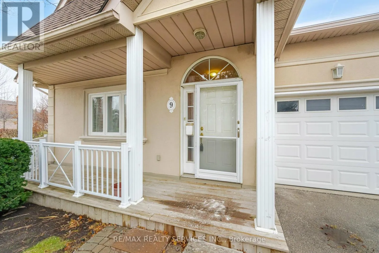 5 - 9 FERNDOWN CRESCENT