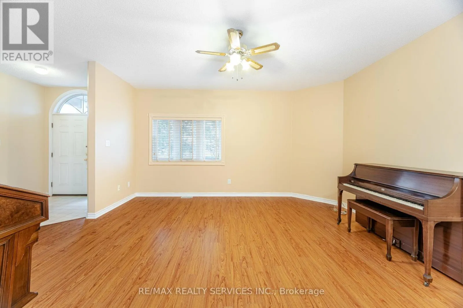 5 - 9 FERNDOWN CRESCENT