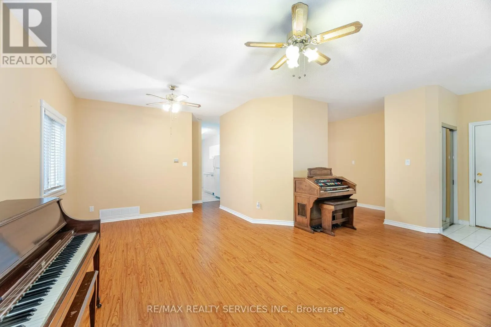 5 - 9 FERNDOWN CRESCENT