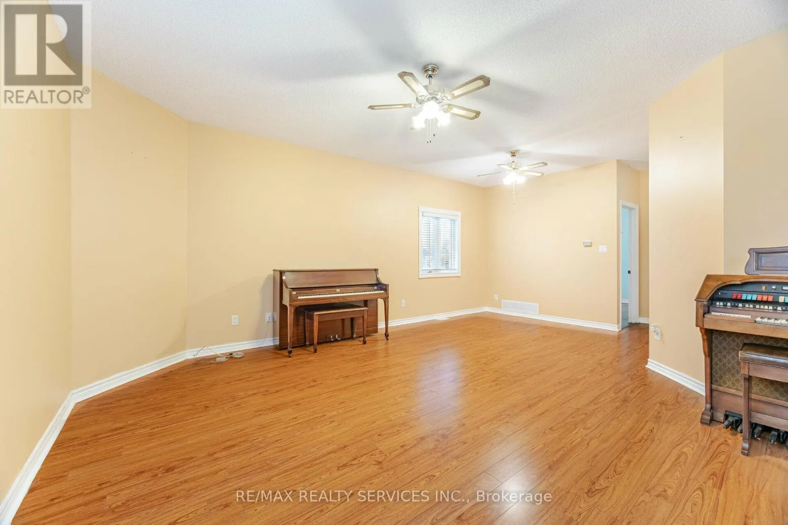 5 - 9 FERNDOWN CRESCENT