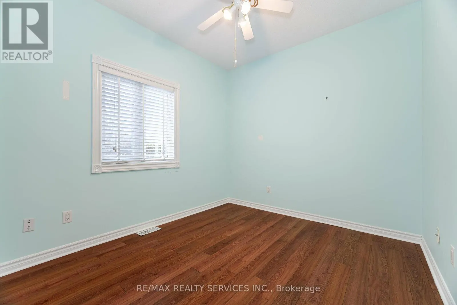 5 - 9 FERNDOWN CRESCENT