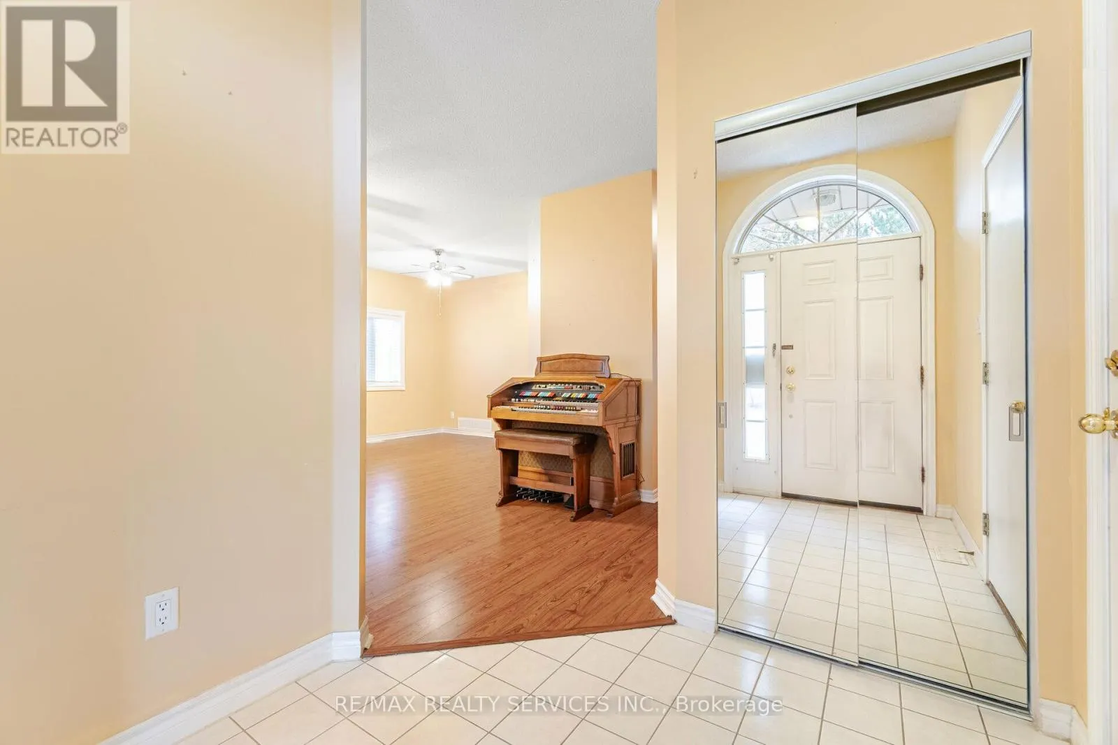 5 - 9 FERNDOWN CRESCENT