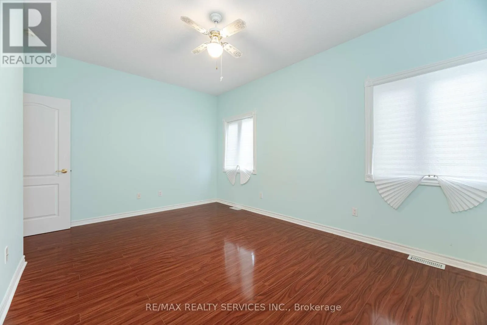 5 - 9 FERNDOWN CRESCENT