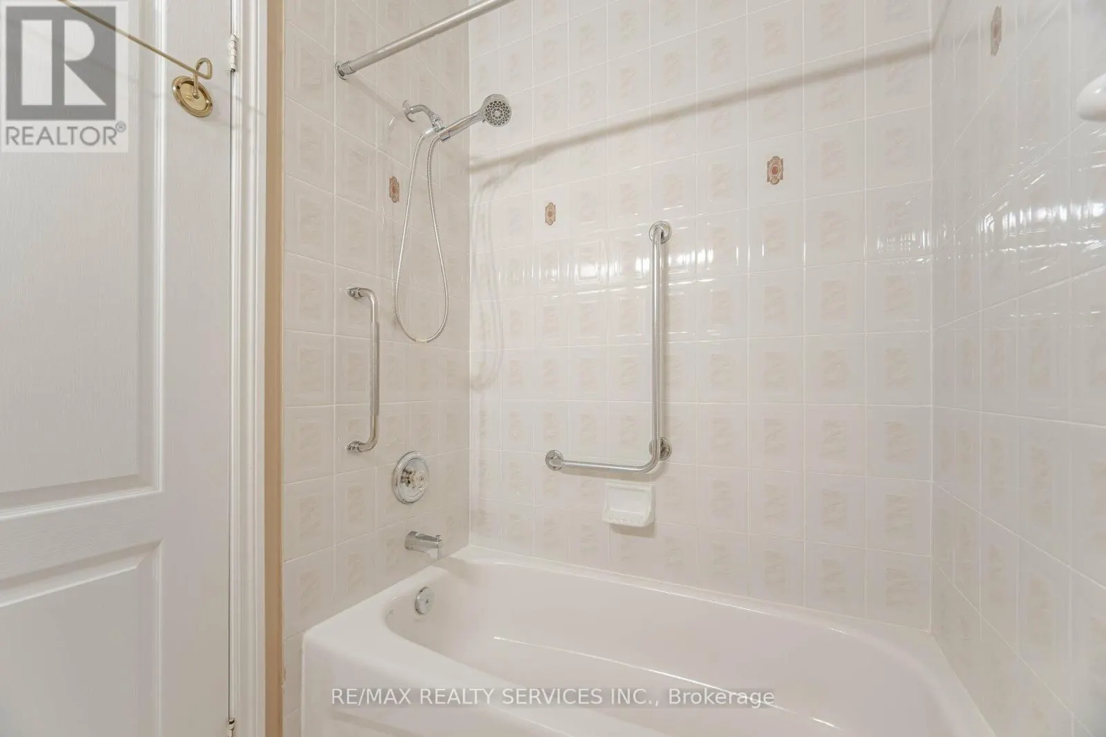 5 - 9 FERNDOWN CRESCENT