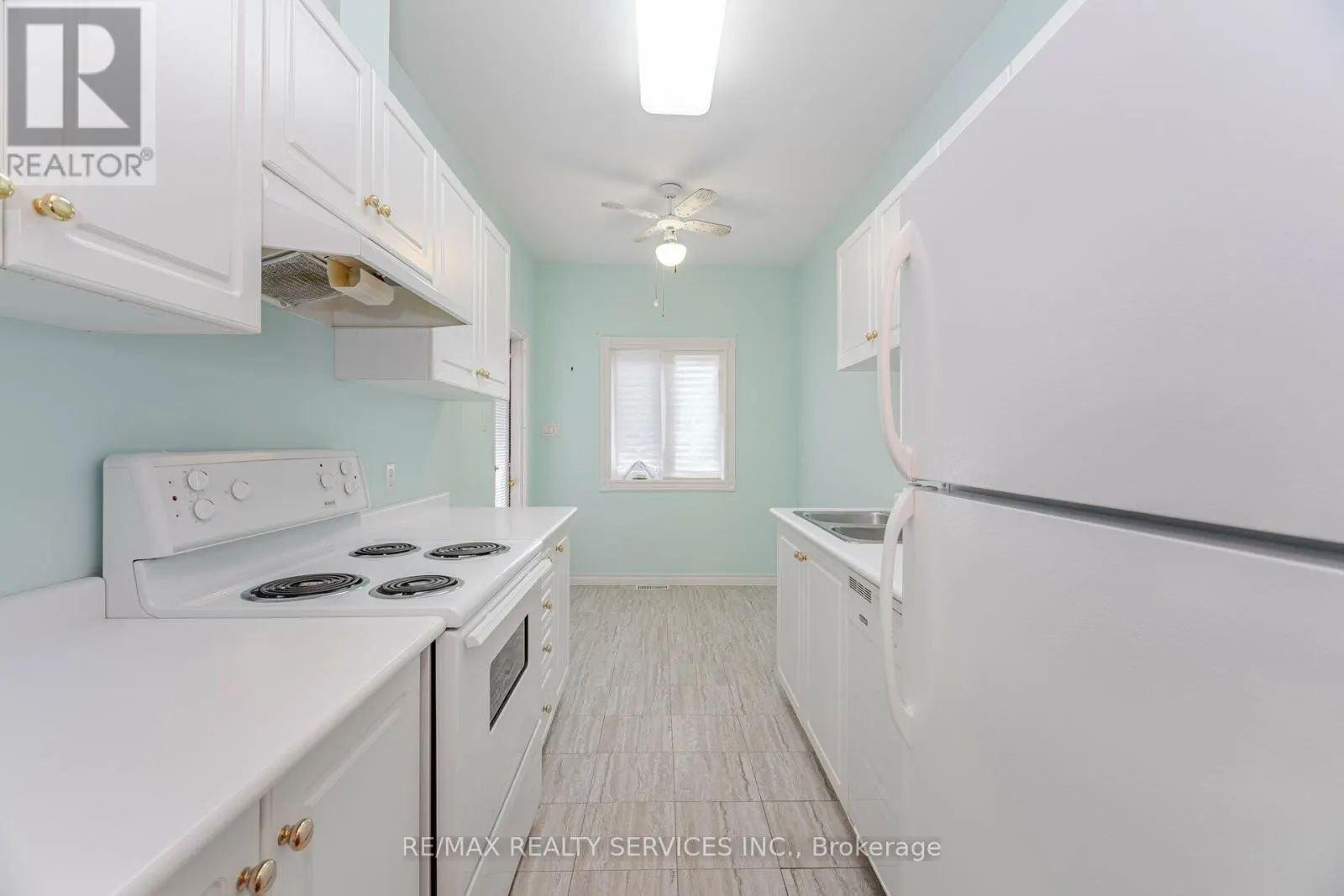 5 - 9 FERNDOWN CRESCENT