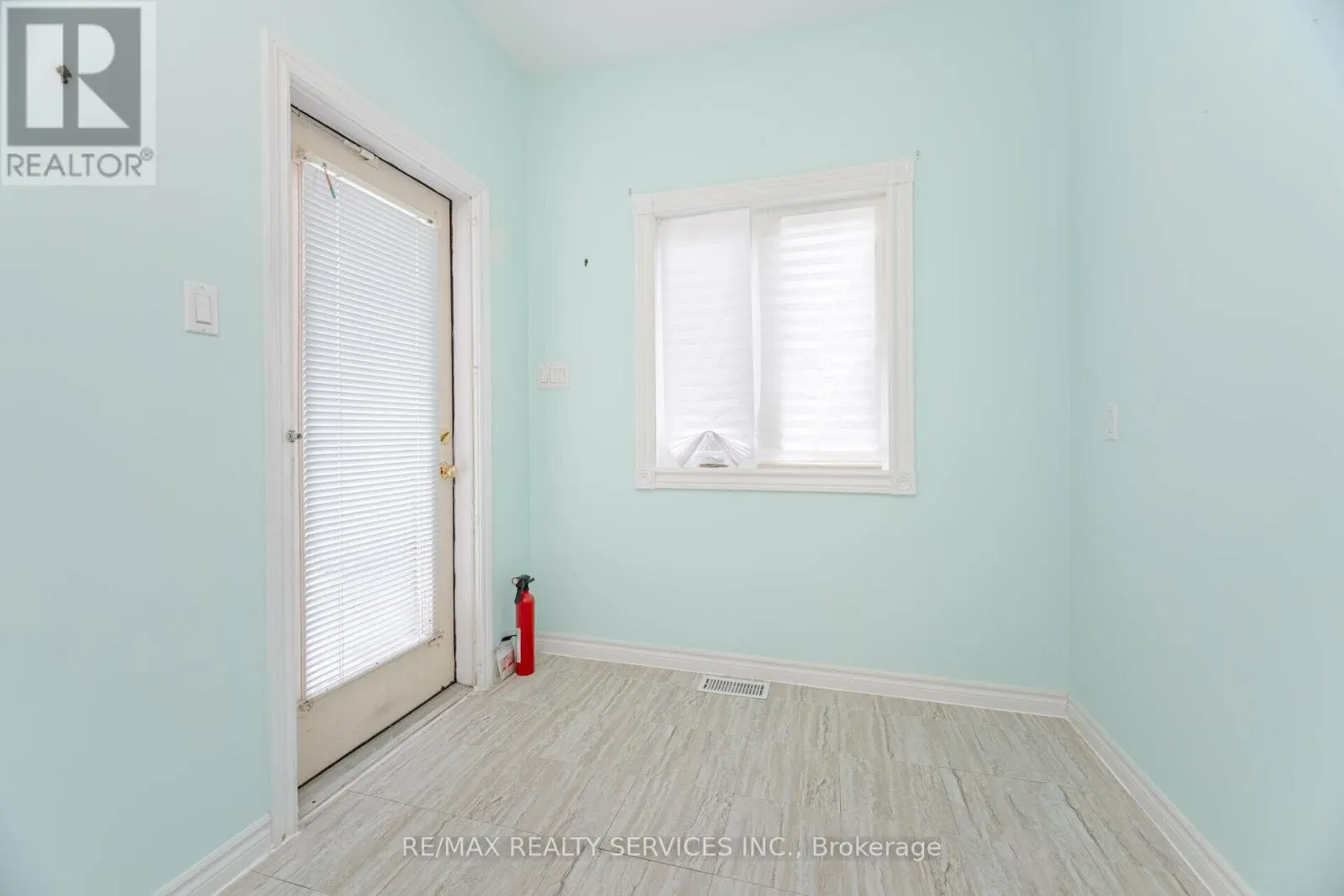 5 - 9 FERNDOWN CRESCENT