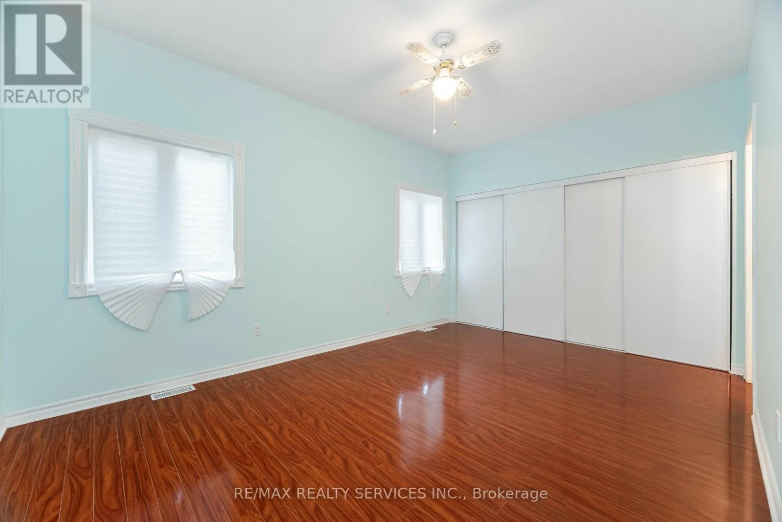 5 - 9 FERNDOWN CRESCENT