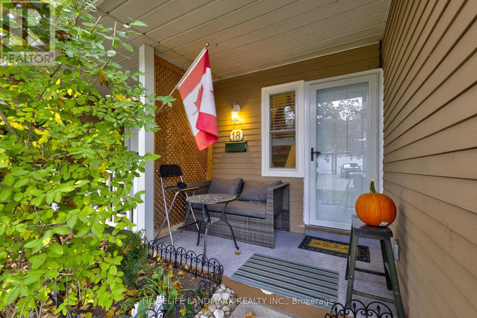 18 - 2185 FAIRCHILD BOULEVARD