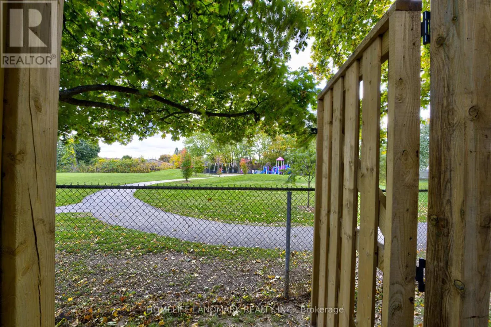 18 - 2185 FAIRCHILD BOULEVARD