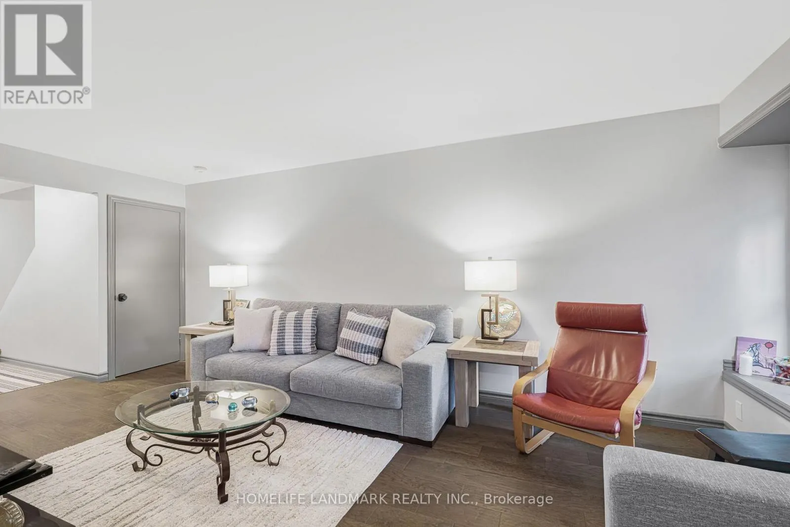 18 - 2185 FAIRCHILD BOULEVARD