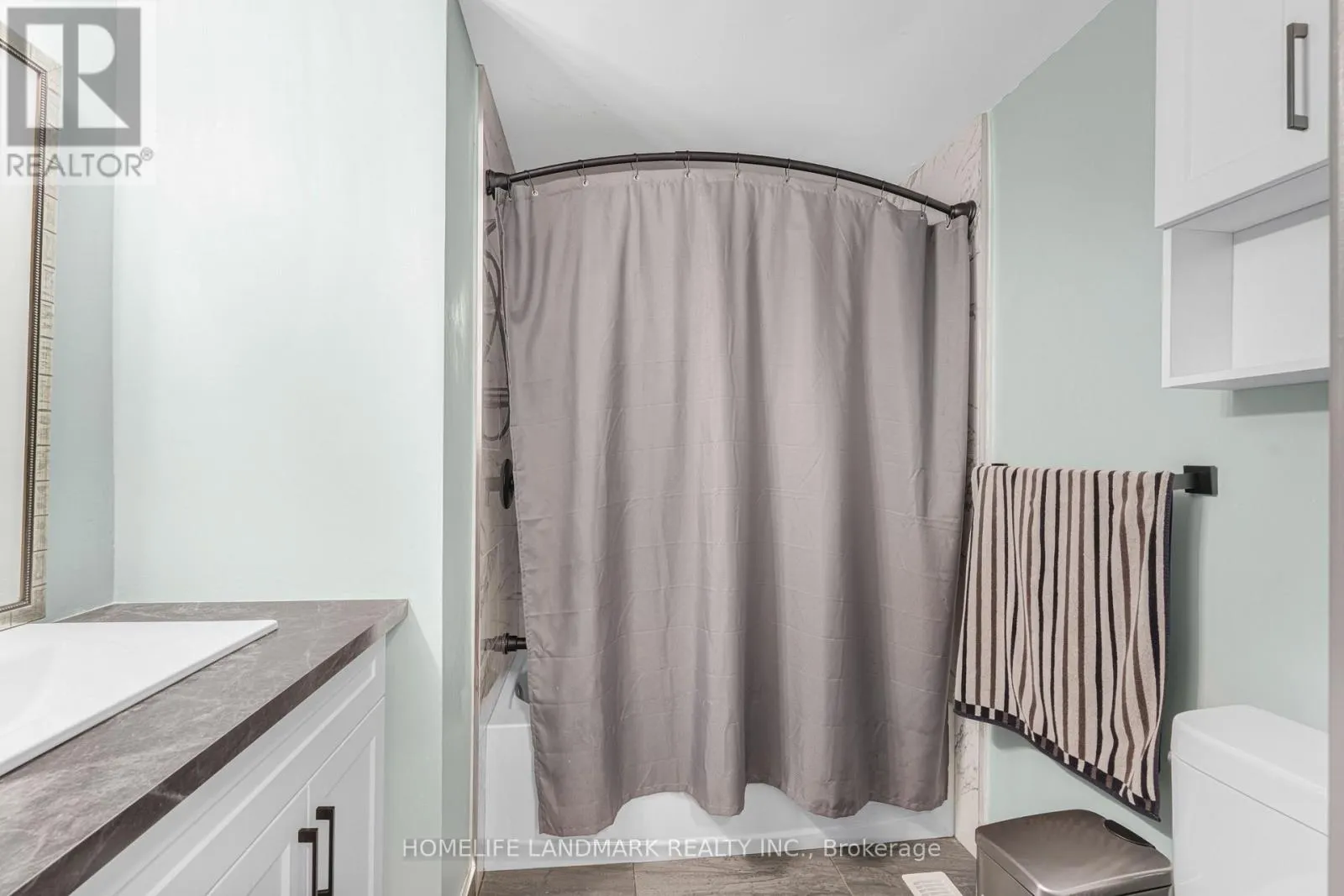 18 - 2185 FAIRCHILD BOULEVARD