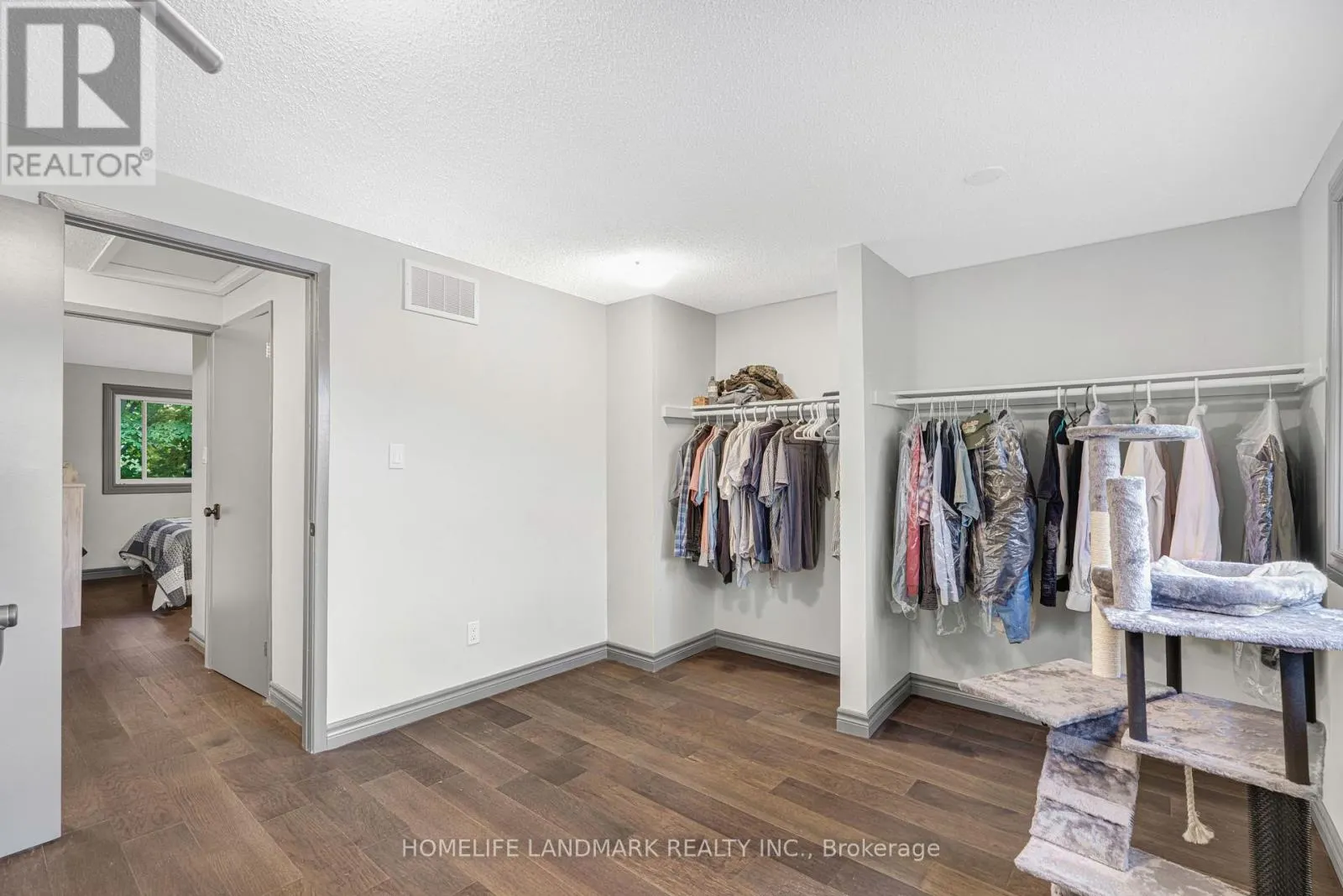 18 - 2185 FAIRCHILD BOULEVARD