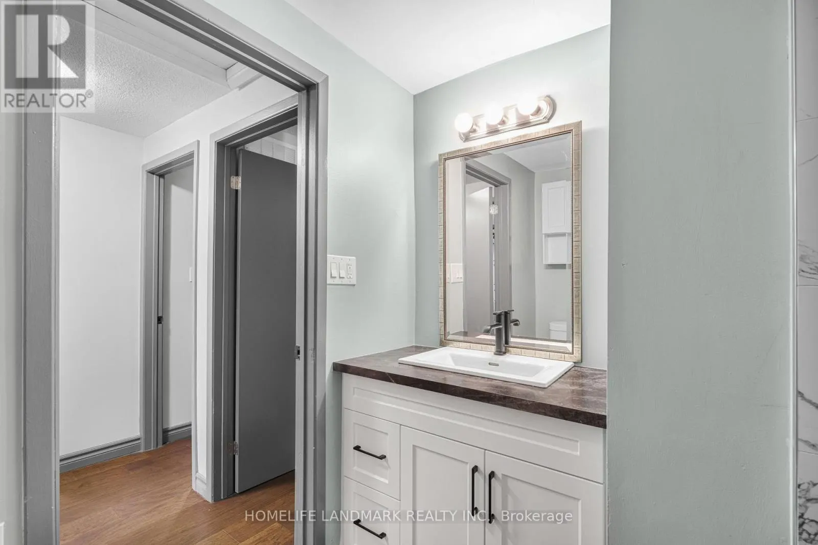 18 - 2185 FAIRCHILD BOULEVARD