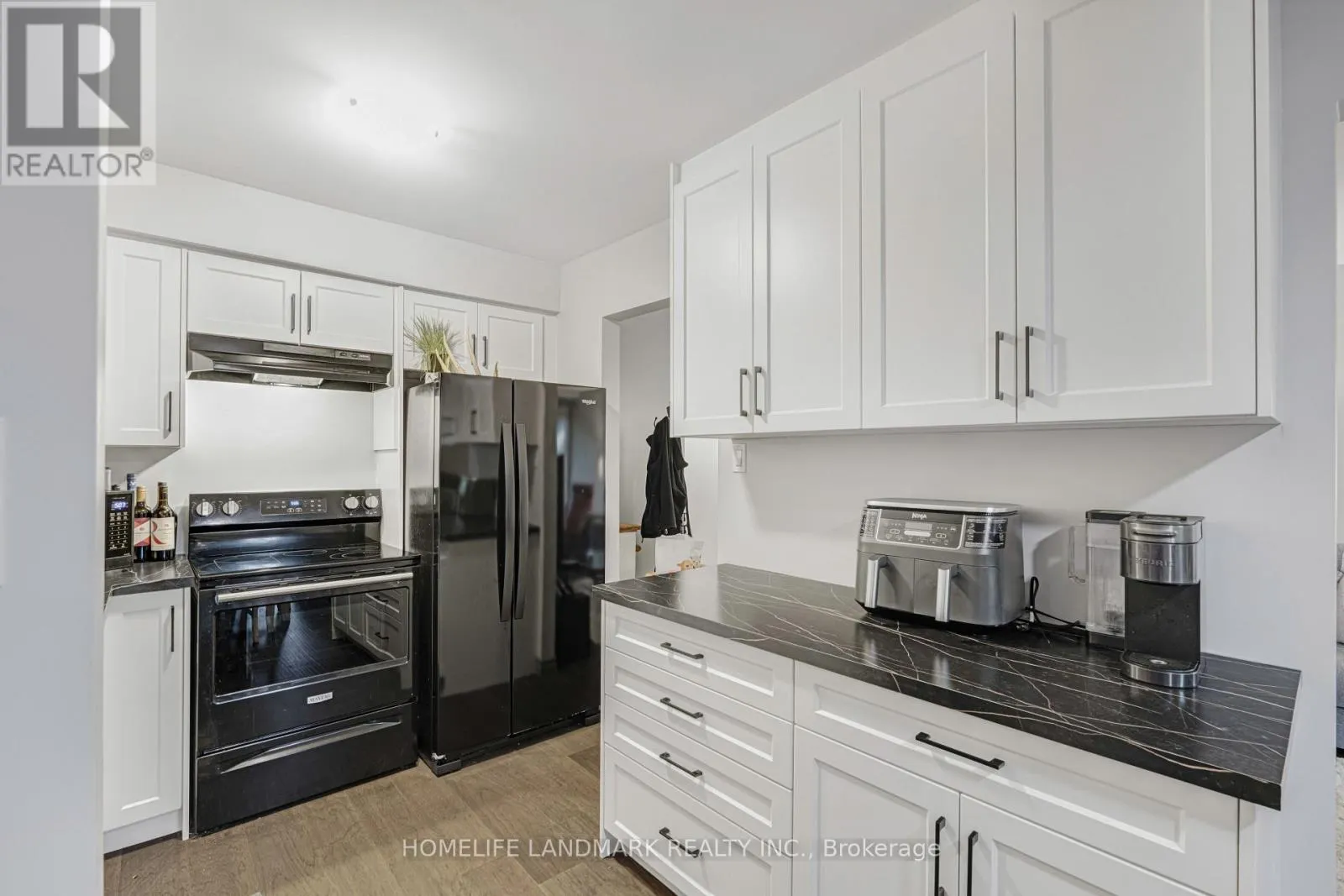 18 - 2185 FAIRCHILD BOULEVARD