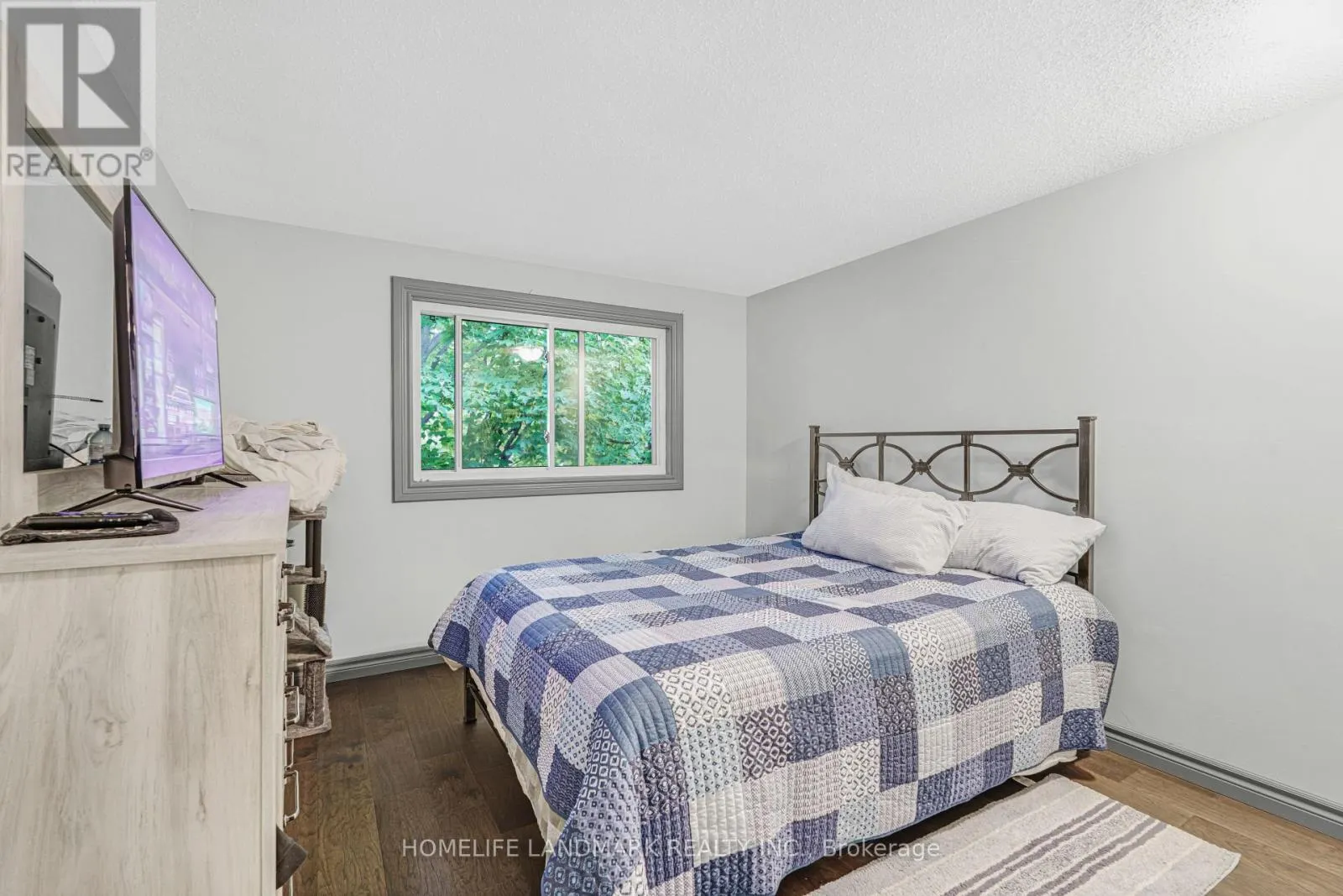 18 - 2185 FAIRCHILD BOULEVARD