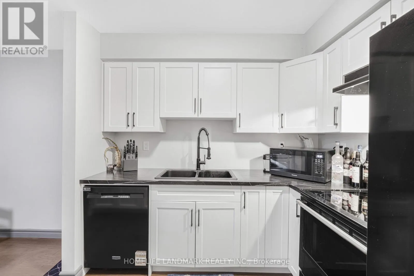 18 - 2185 FAIRCHILD BOULEVARD