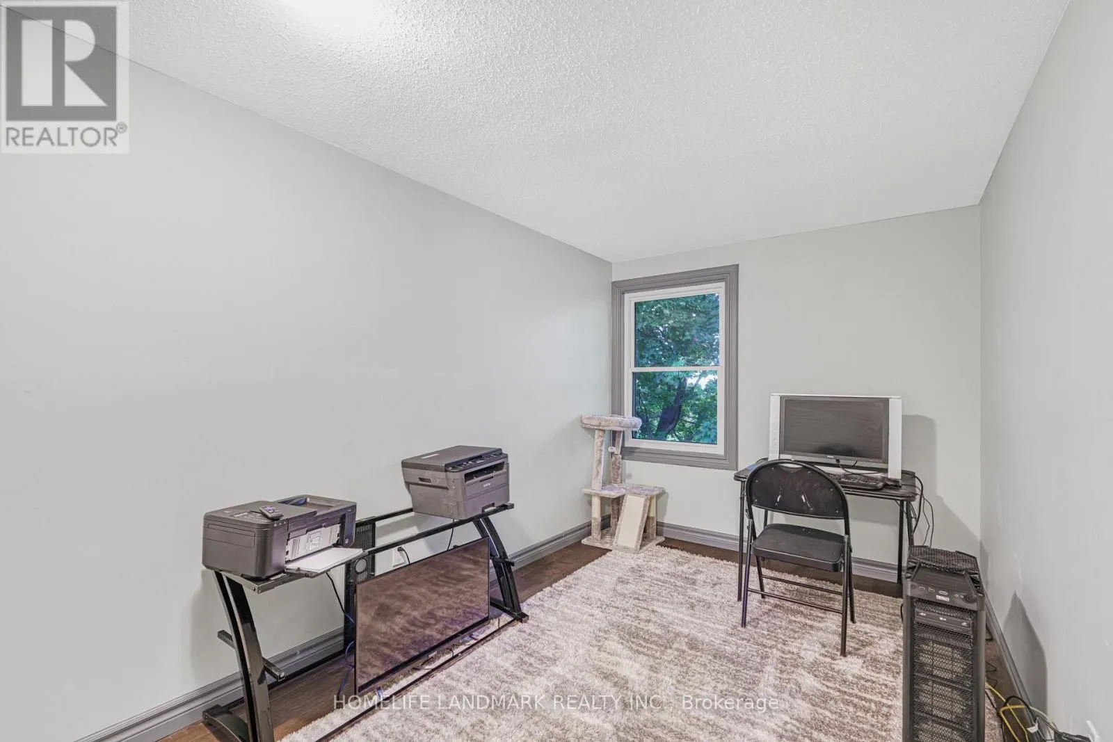 18 - 2185 FAIRCHILD BOULEVARD