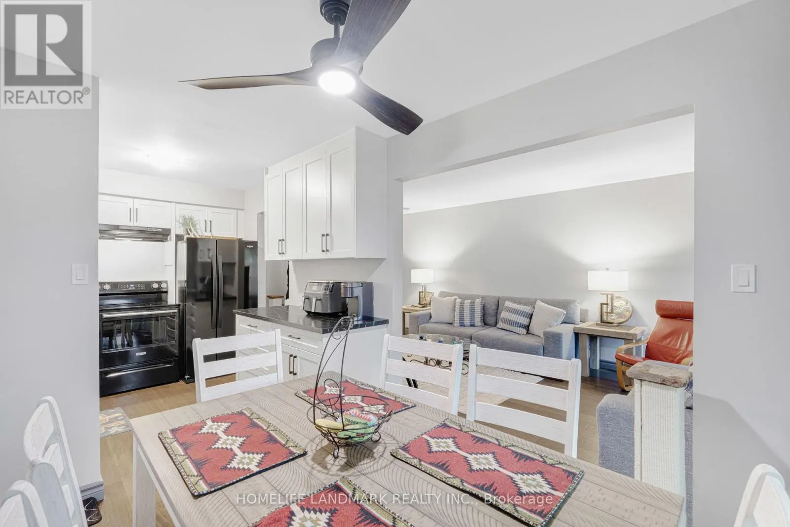 18 - 2185 FAIRCHILD BOULEVARD