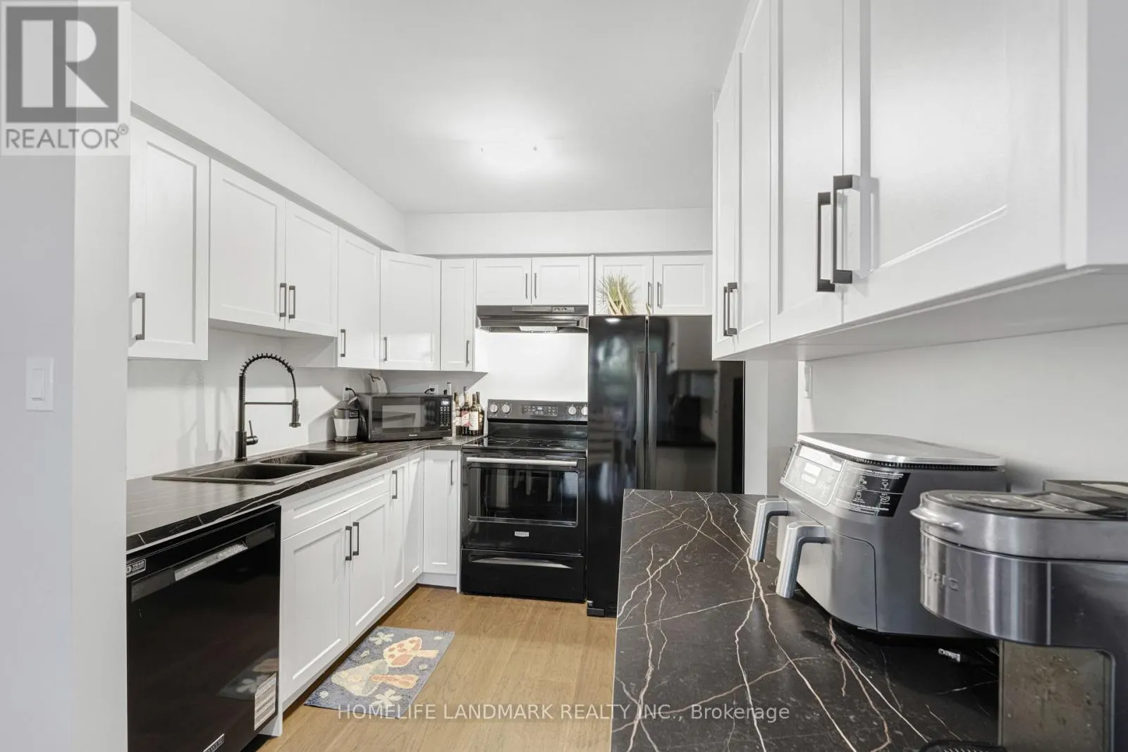 18 - 2185 FAIRCHILD BOULEVARD