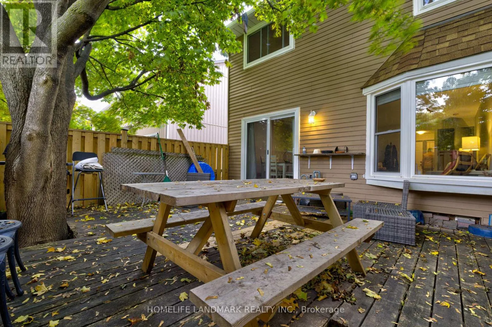 18 - 2185 FAIRCHILD BOULEVARD