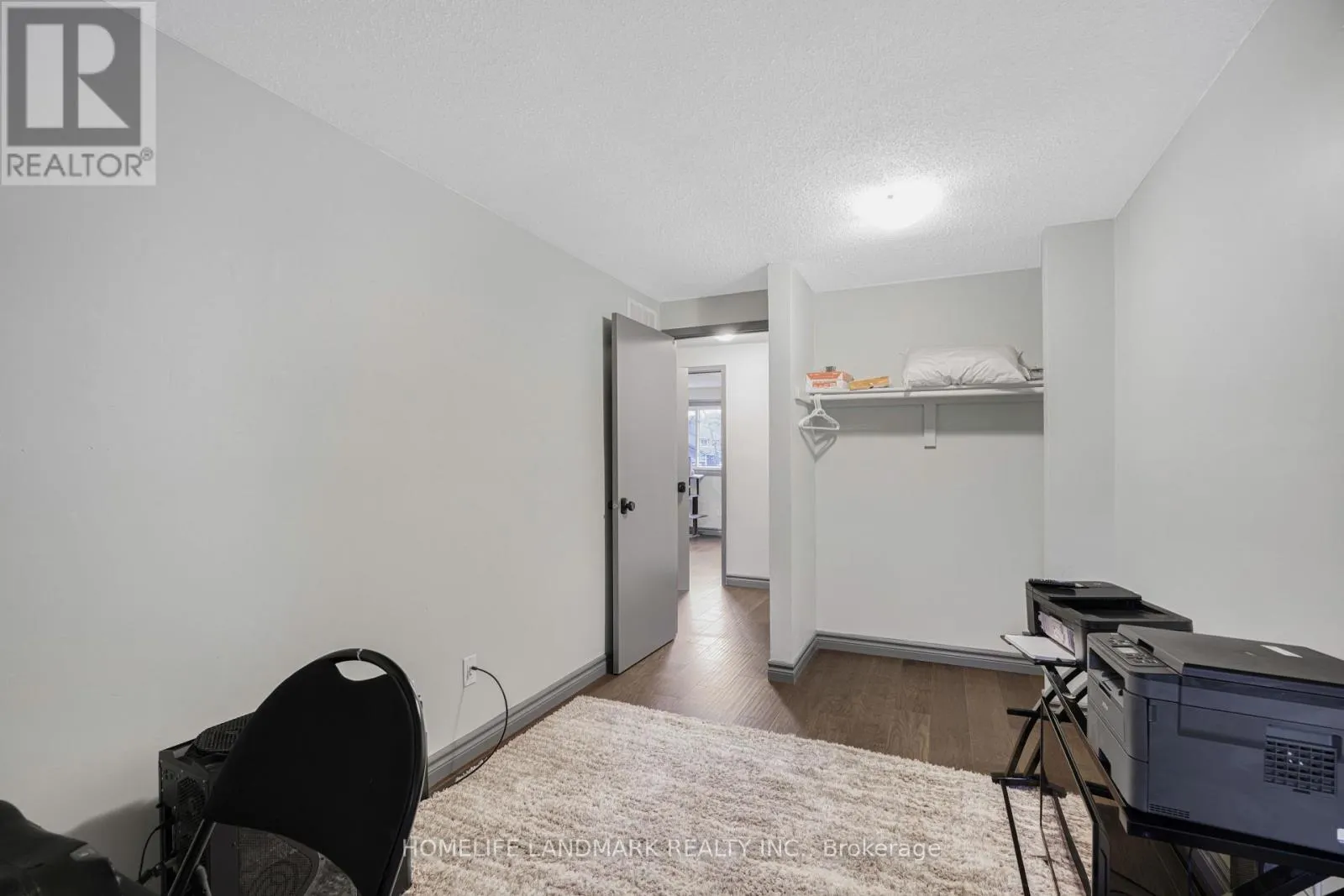 18 - 2185 FAIRCHILD BOULEVARD