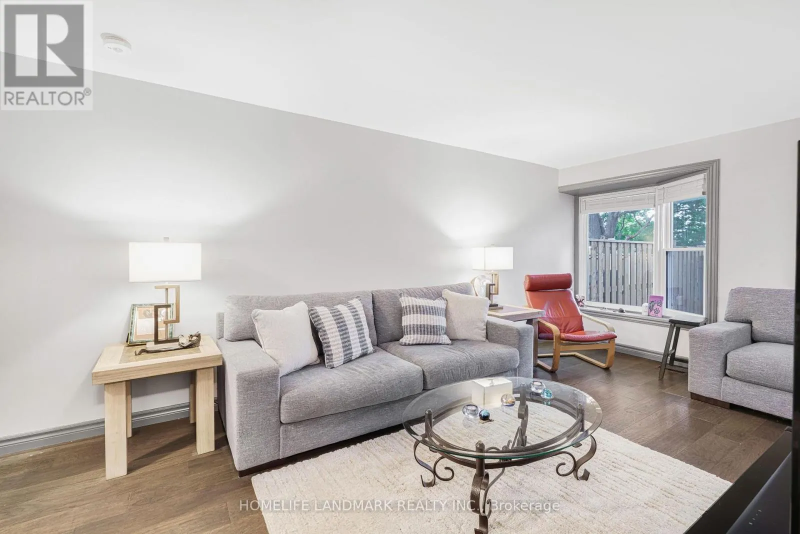 18 - 2185 FAIRCHILD BOULEVARD