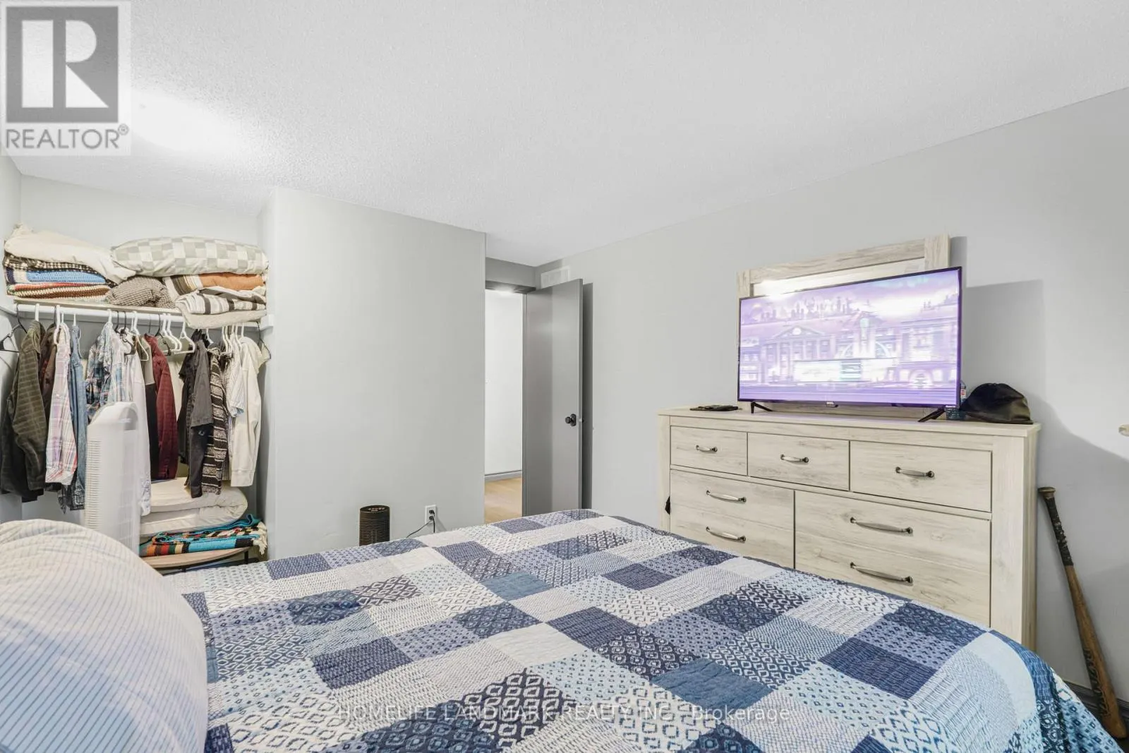 18 - 2185 FAIRCHILD BOULEVARD