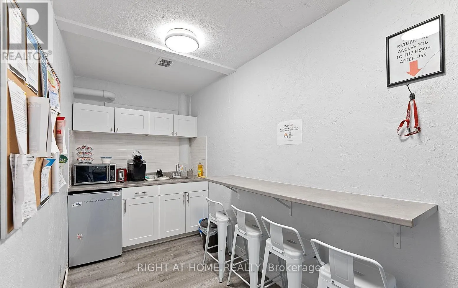 100 - 20 STAVEBANK ROAD