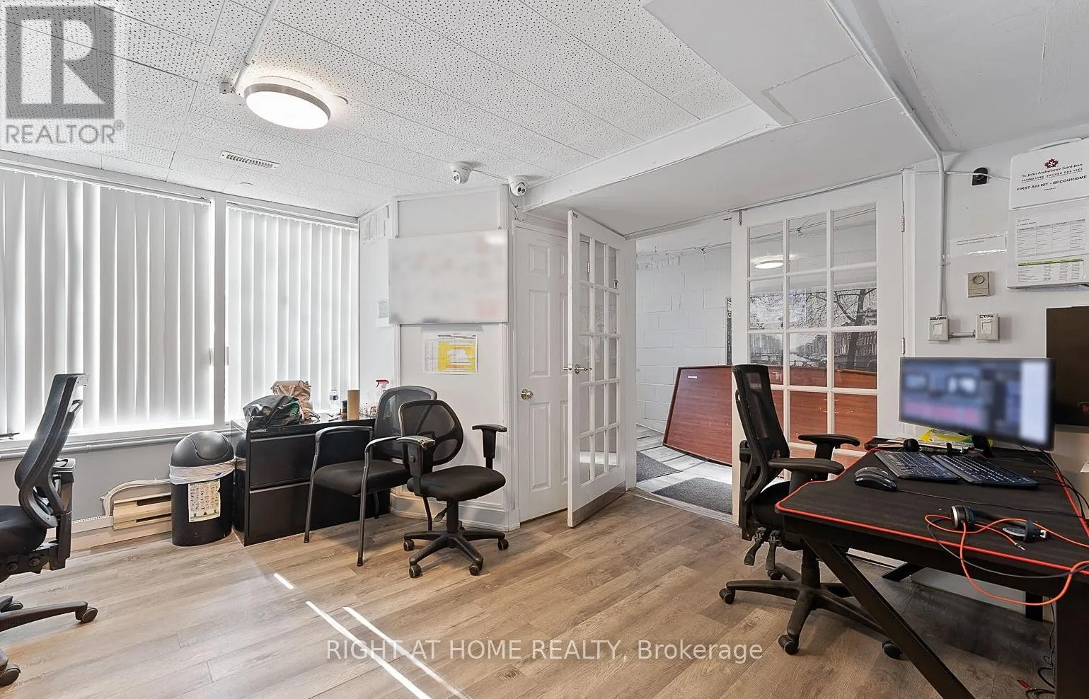 100 - 20 STAVEBANK ROAD