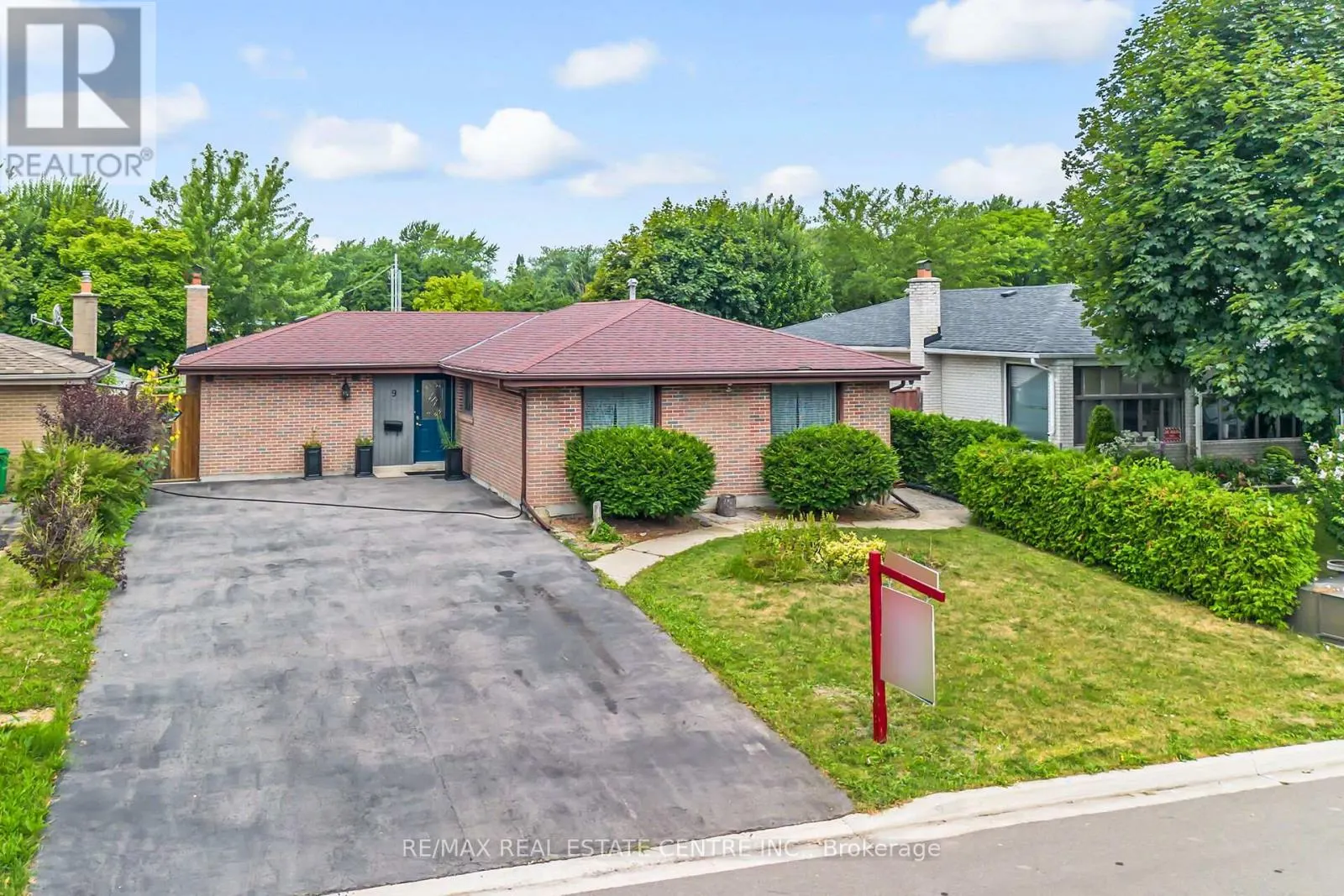 9 WATSON CRESCENT