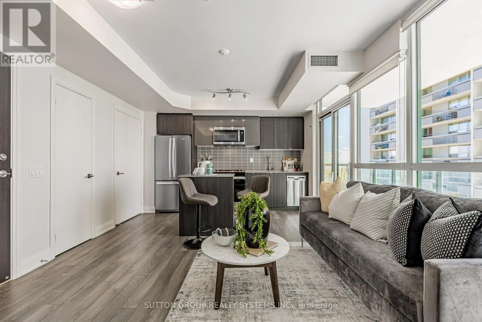 611 - 1461 LAWRENCE AVENUE W