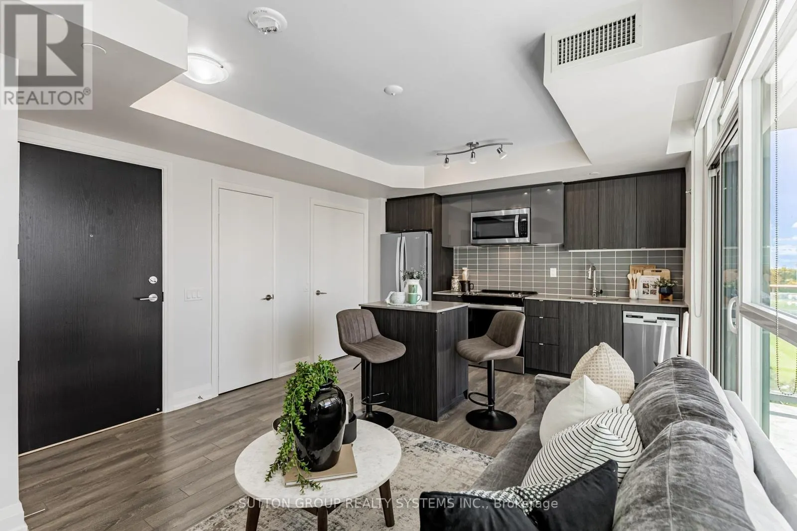 611 - 1461 LAWRENCE AVENUE W