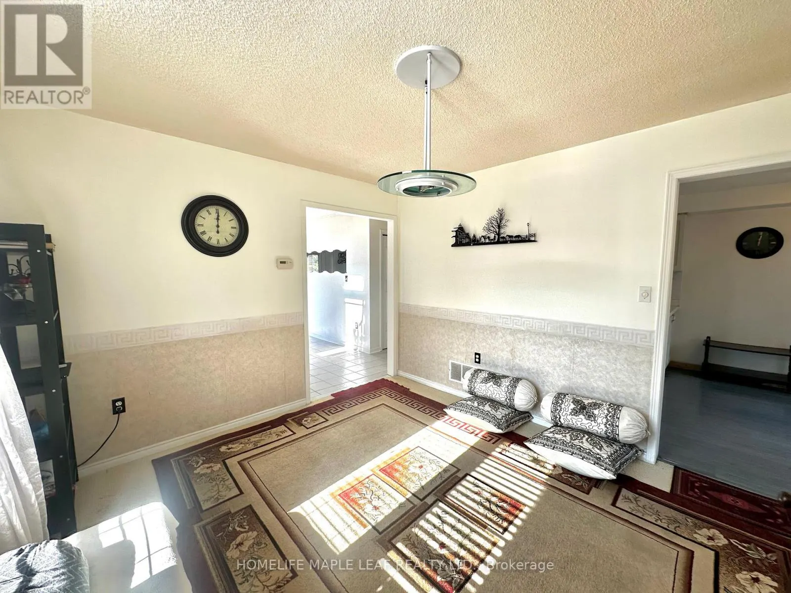 41 WOODSTREAM AVENUE E