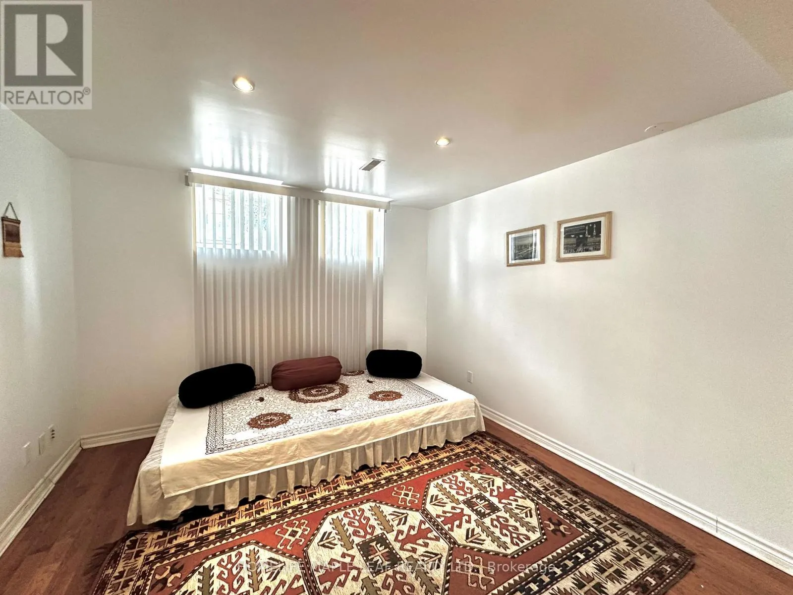 41 WOODSTREAM AVENUE E