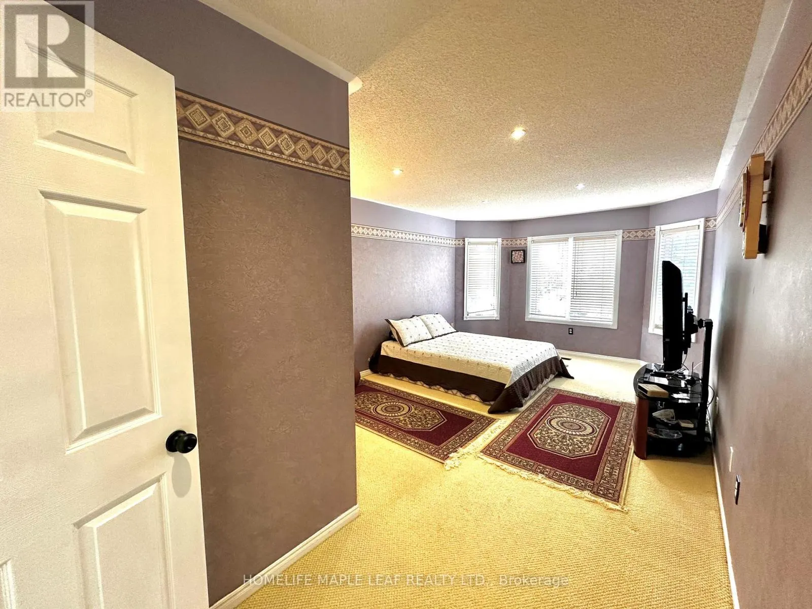 41 WOODSTREAM AVENUE E