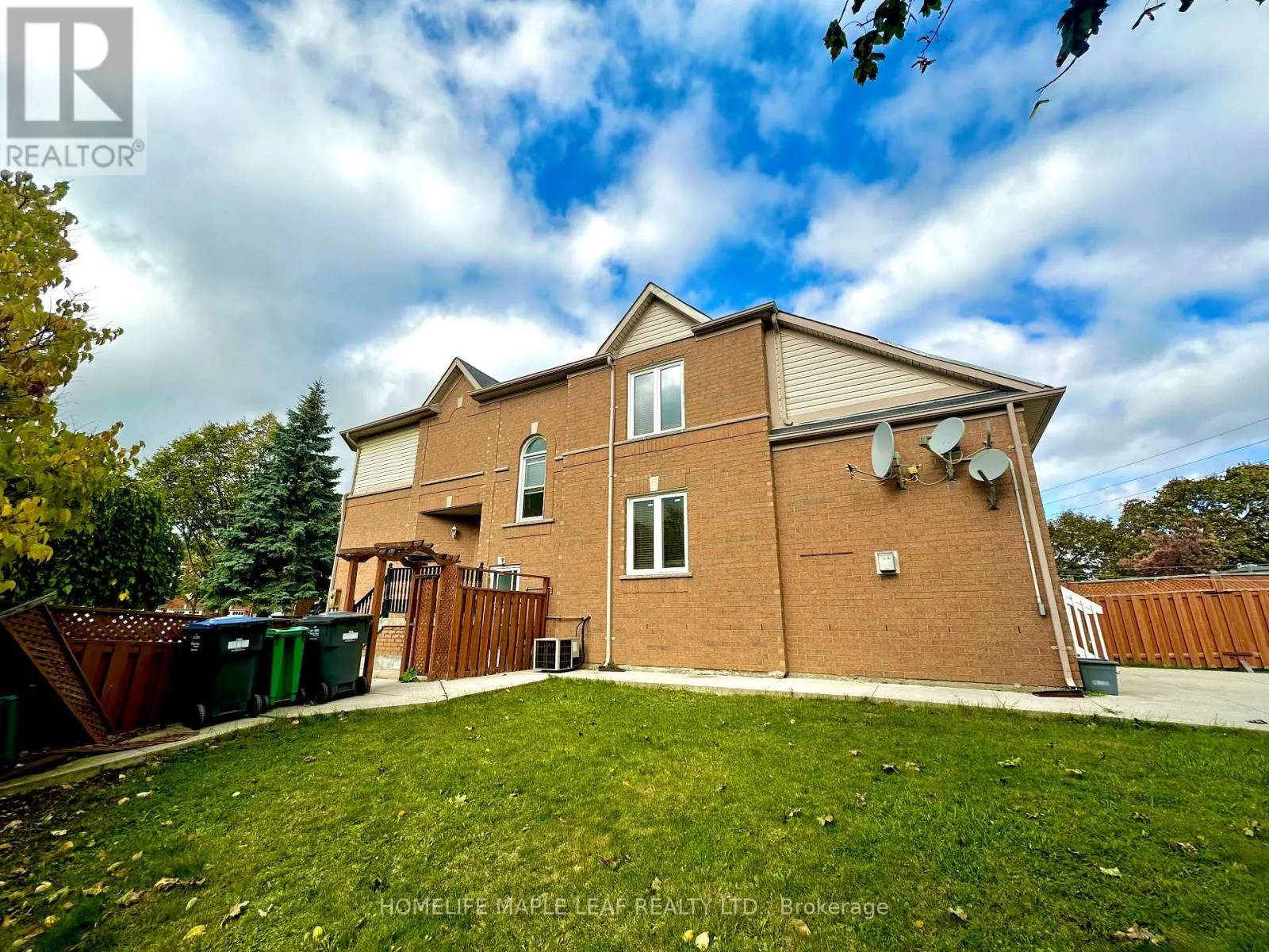 41 WOODSTREAM AVENUE E