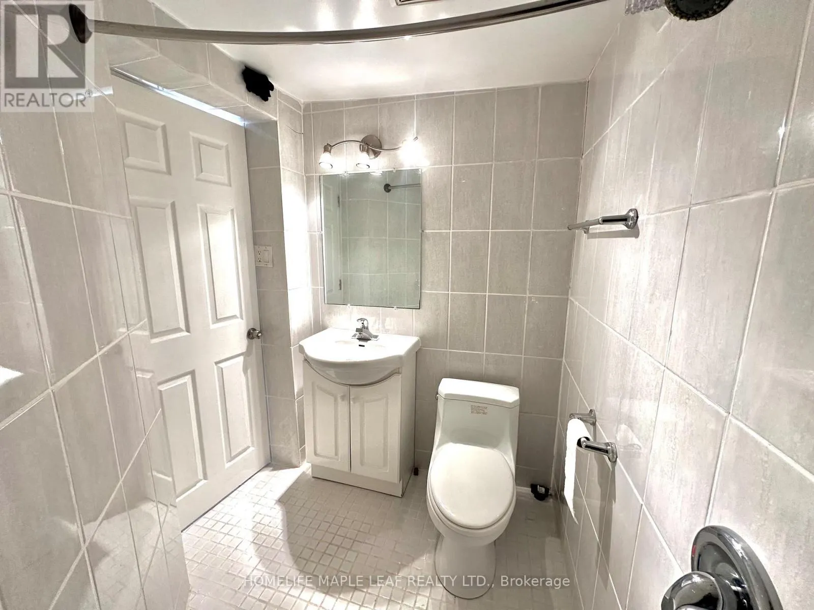 41 WOODSTREAM AVENUE E