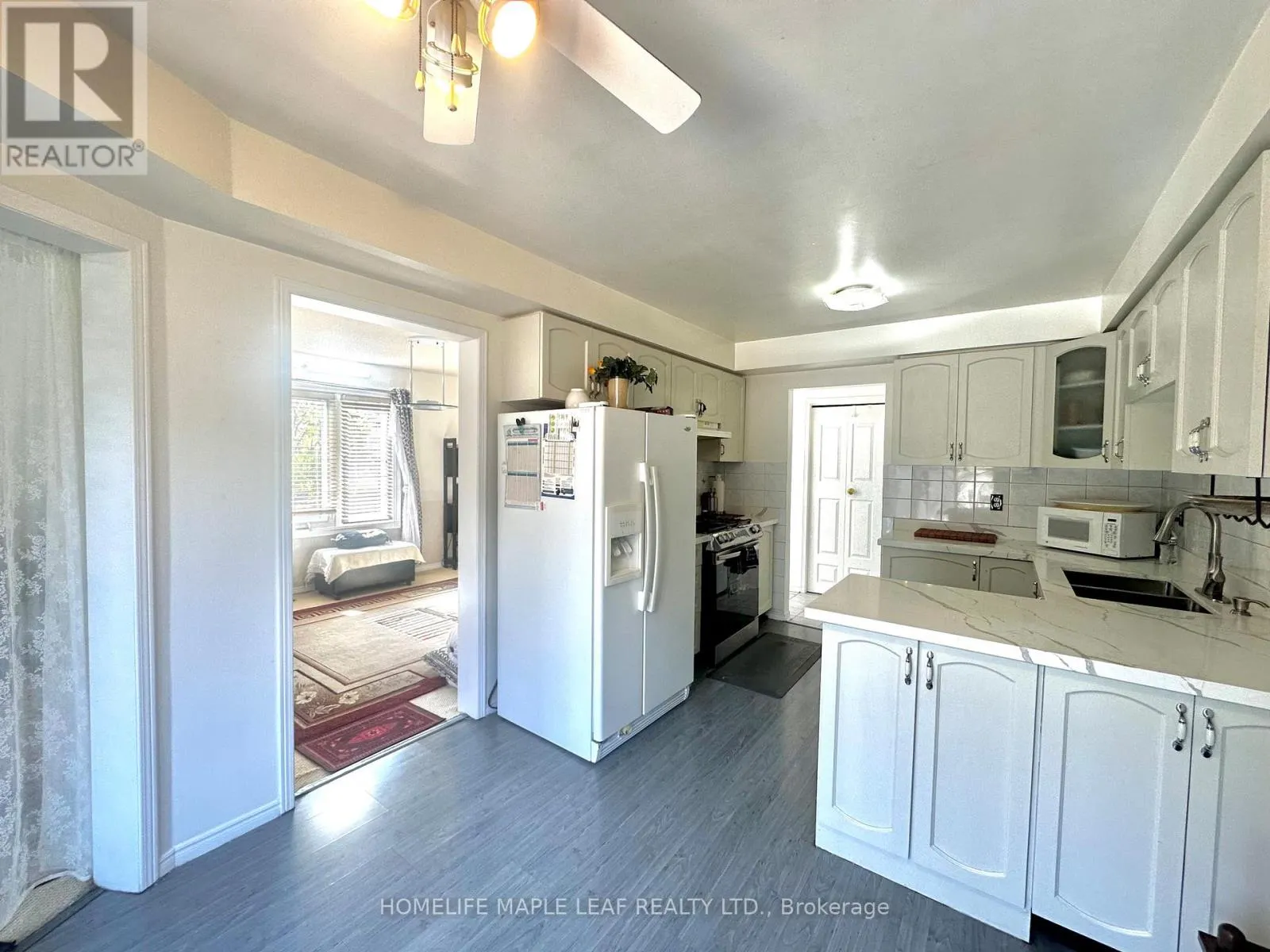 41 WOODSTREAM AVENUE E