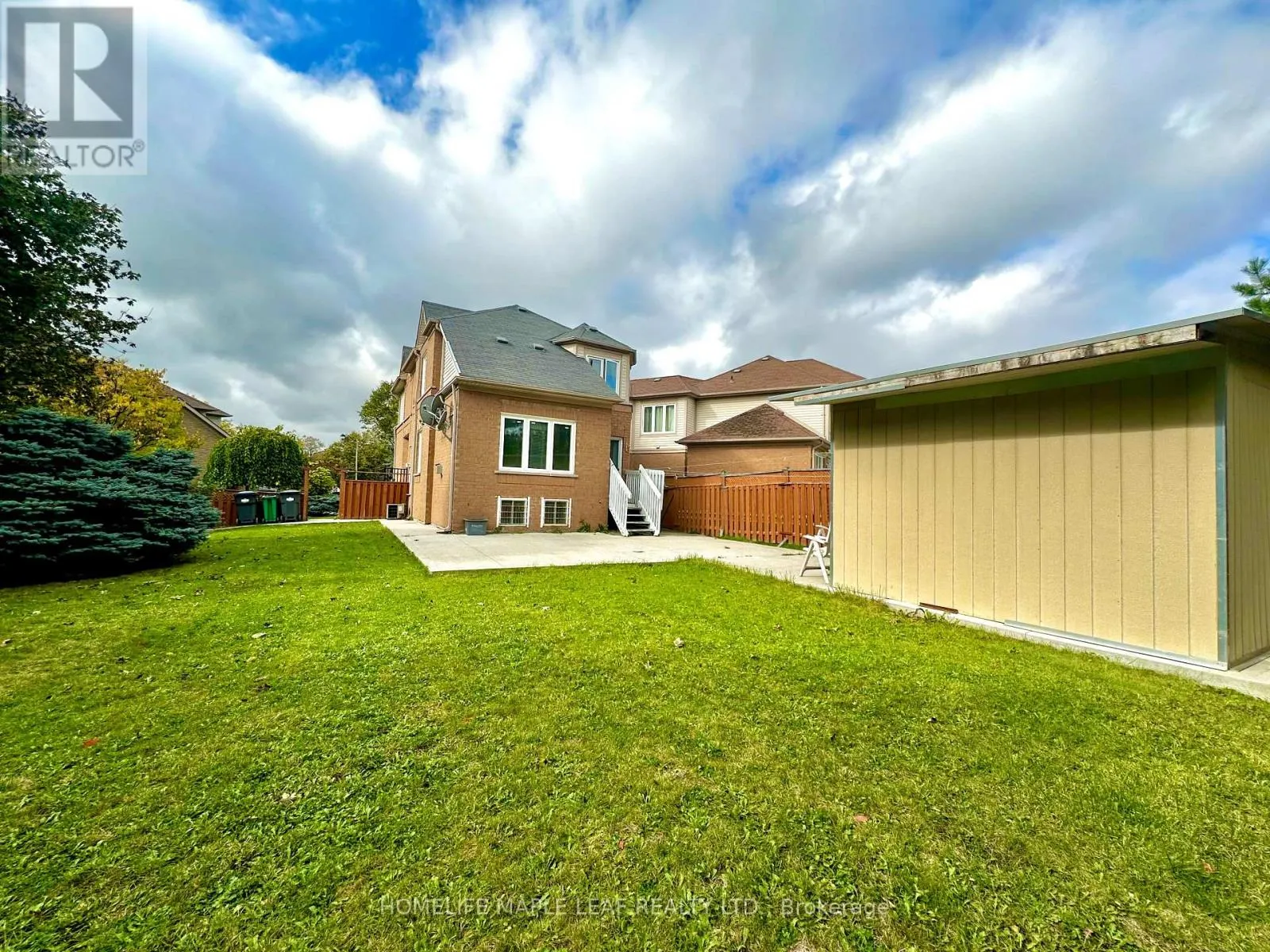 41 WOODSTREAM AVENUE E