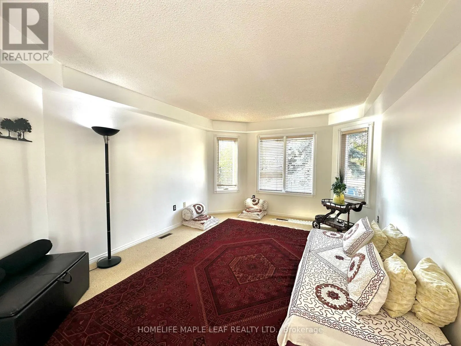 41 WOODSTREAM AVENUE E