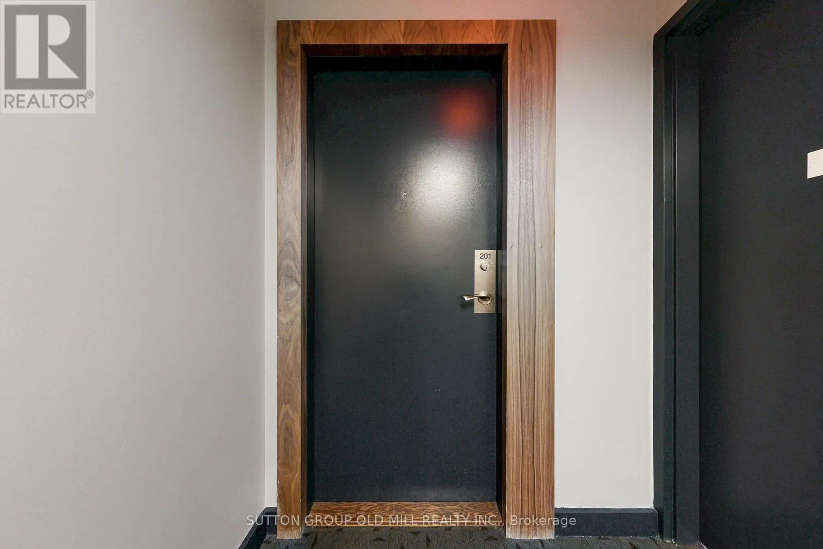 201 - 530 INDIAN GROVE