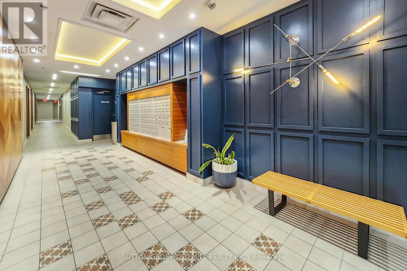 201 - 530 INDIAN GROVE