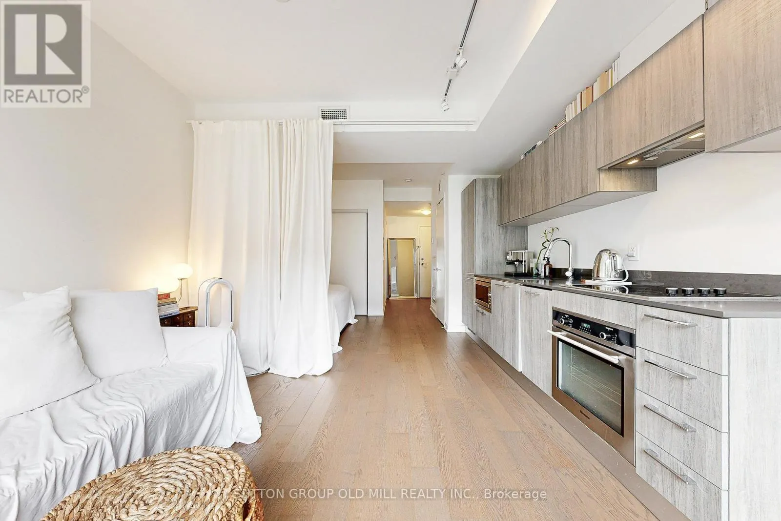 201 - 530 INDIAN GROVE