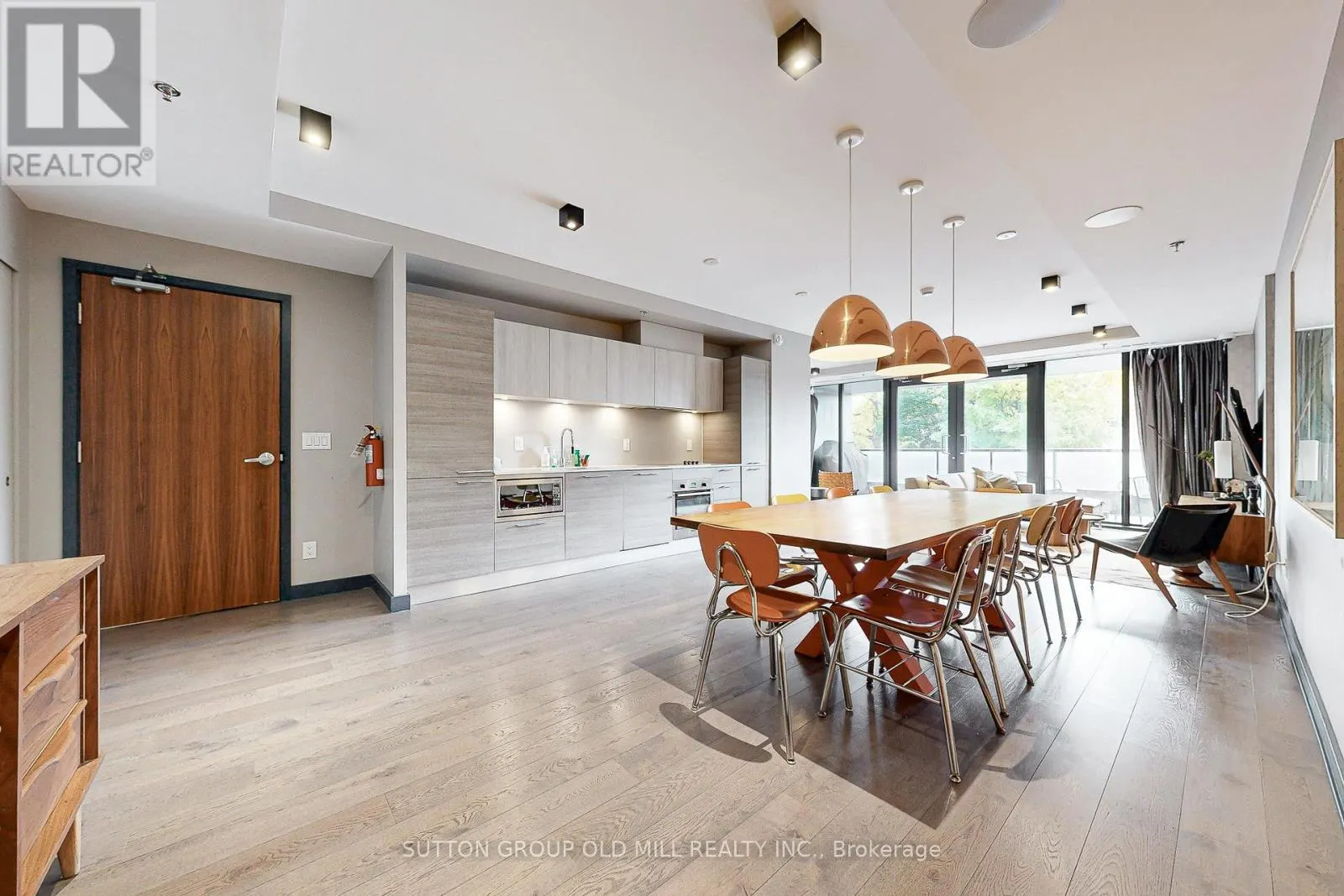 201 - 530 INDIAN GROVE